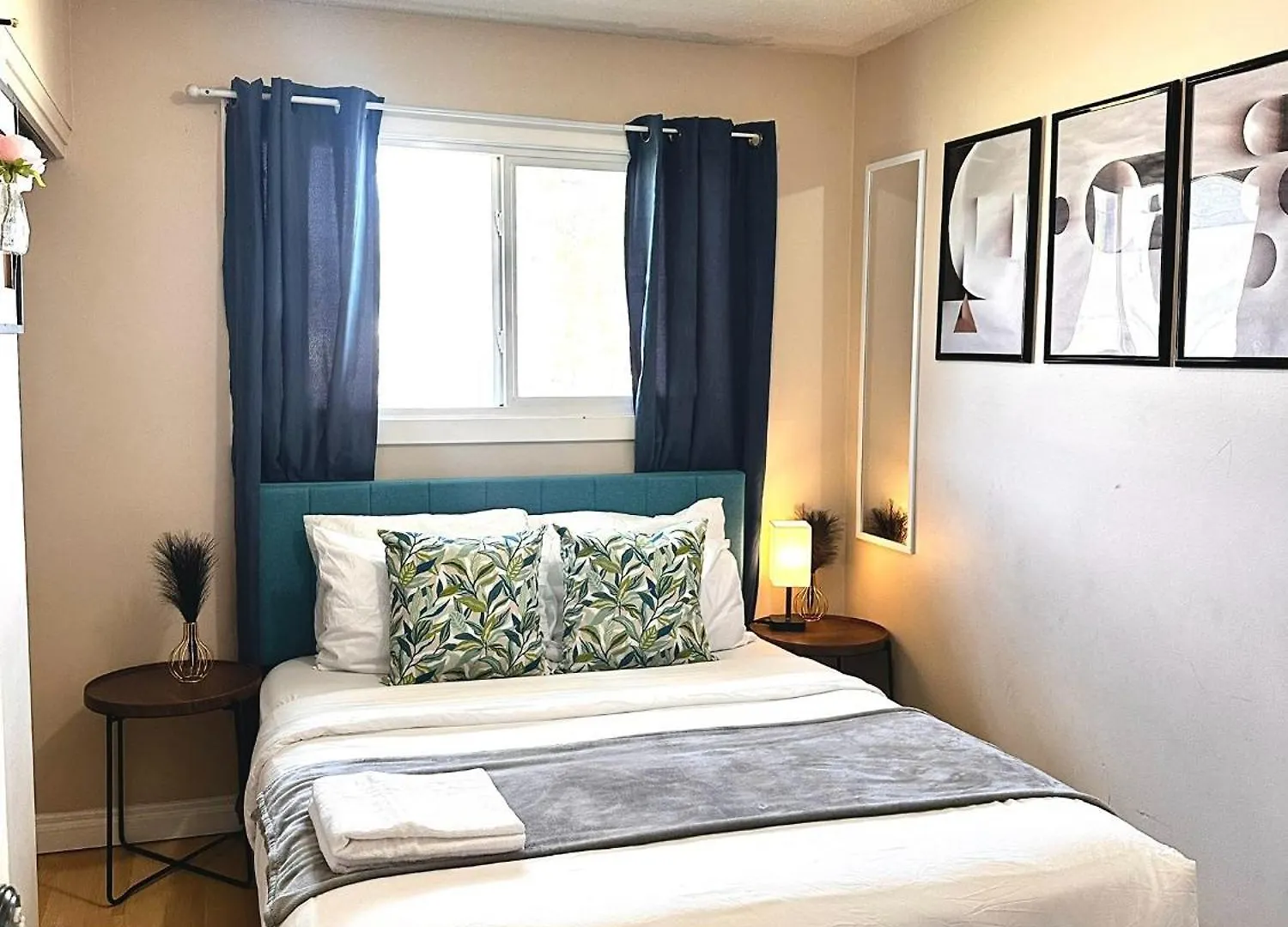5Bed Family House Londonderry Mall Edmonton 0*,  Canada